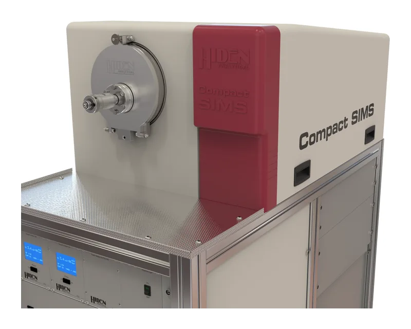 Compact SIMS de Hiden Analytical, módulo de análisis de superficies acoplado a un bastidor con la electrónica debajo